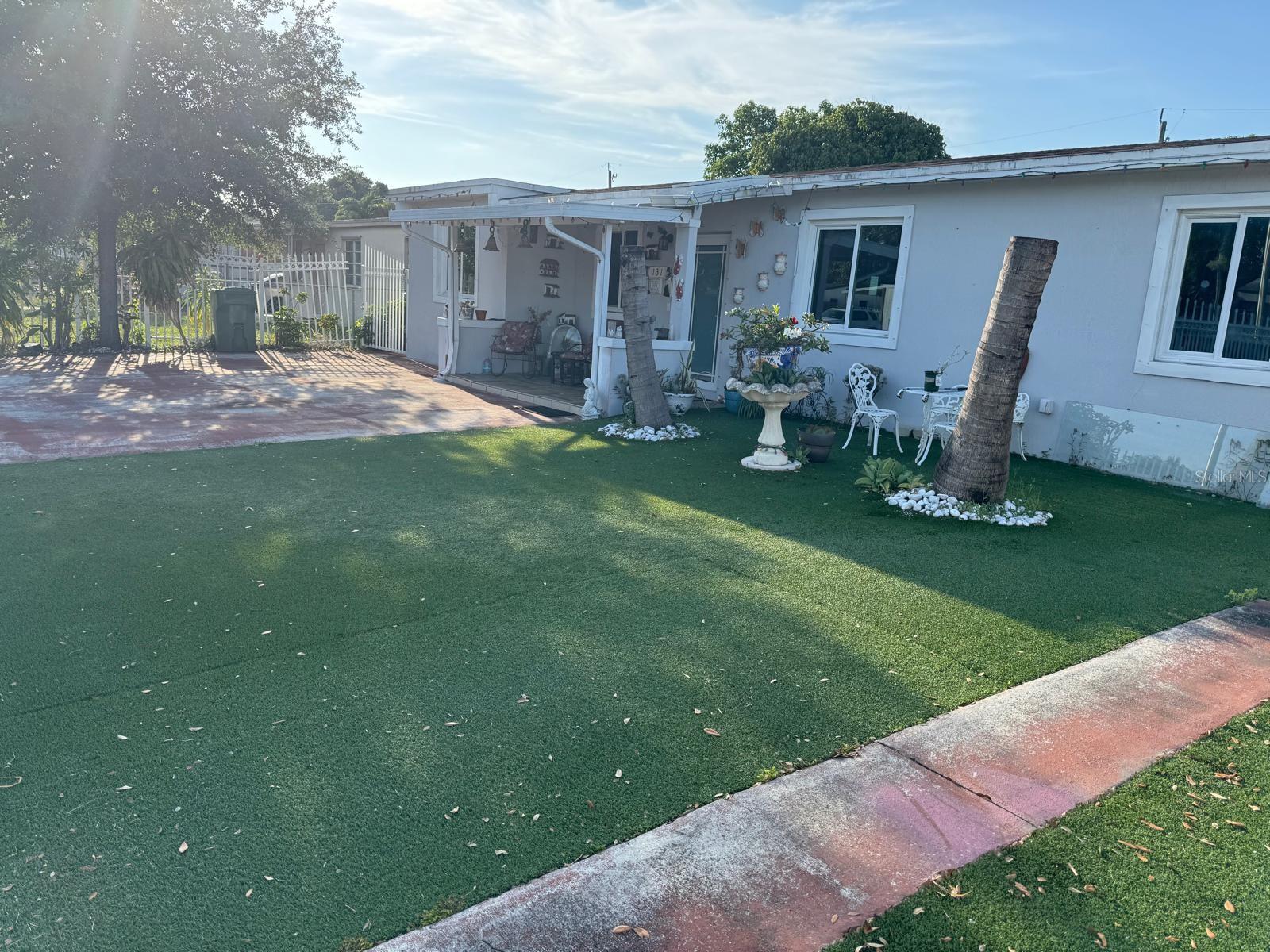Single Family Residence in HIALEAH, FL - Daniel Dourado