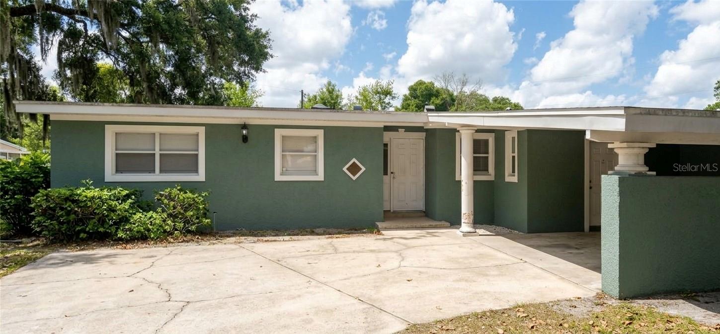 Single Family Residence in ORLANDO, FL - Daniel Dourado