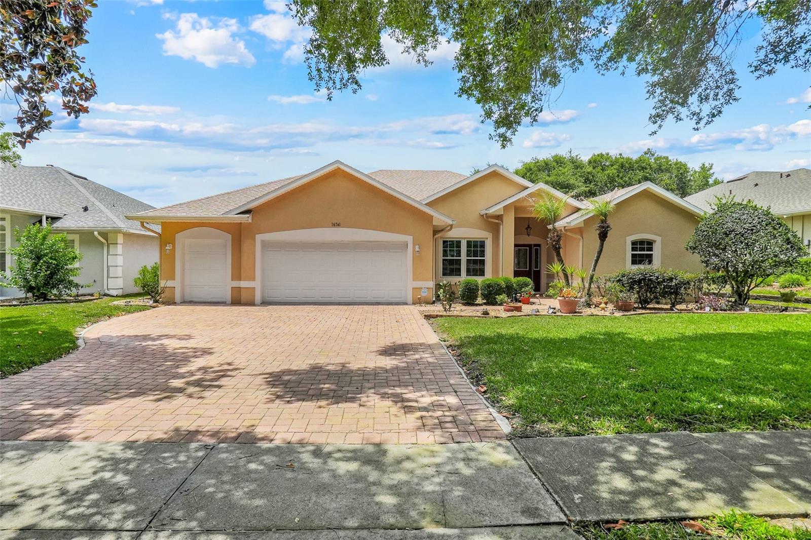 Single Family Residence in CLERMONT, FL - Daniel Dourado