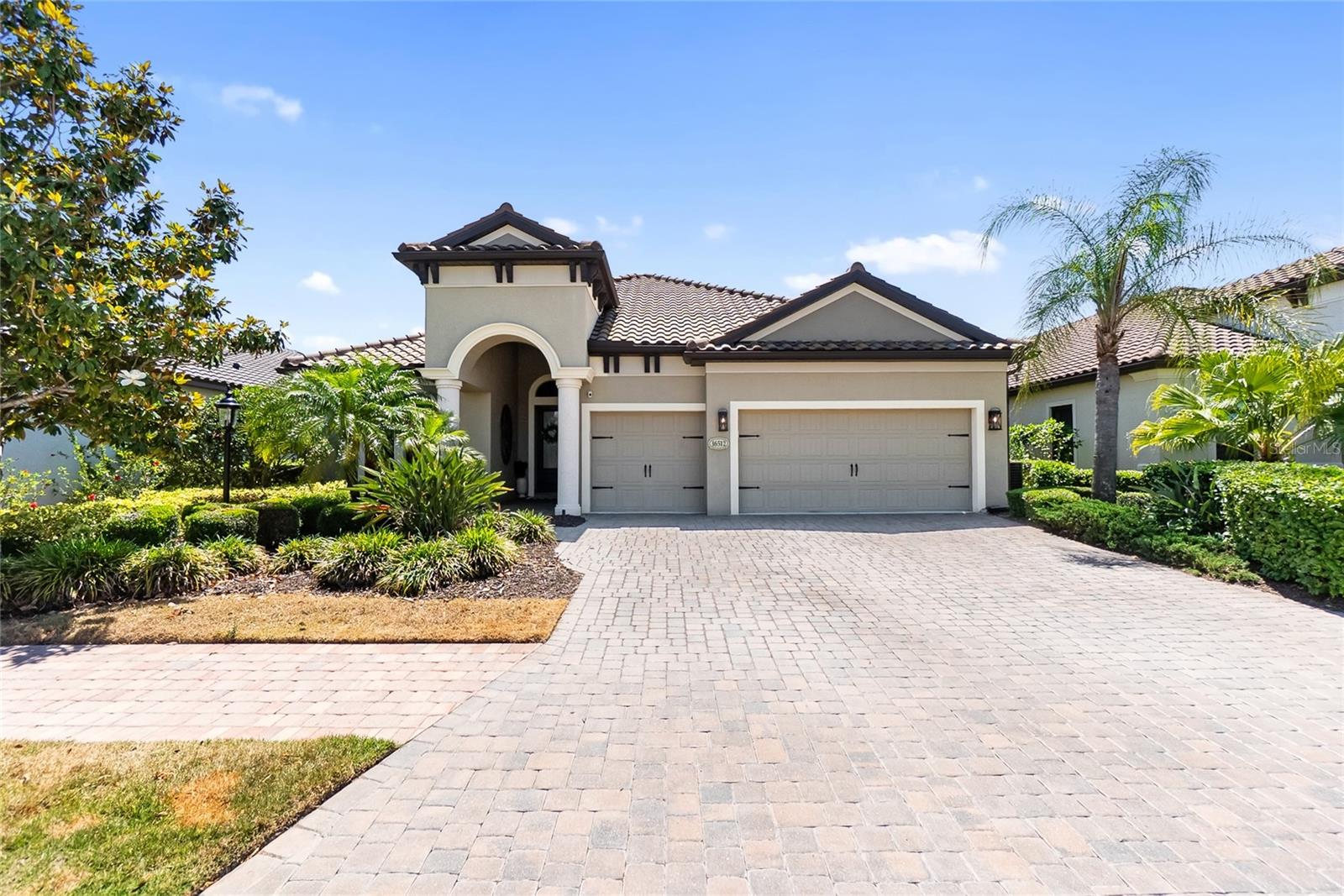 Single Family Residence in BRADENTON, FL - Daniel Dourado