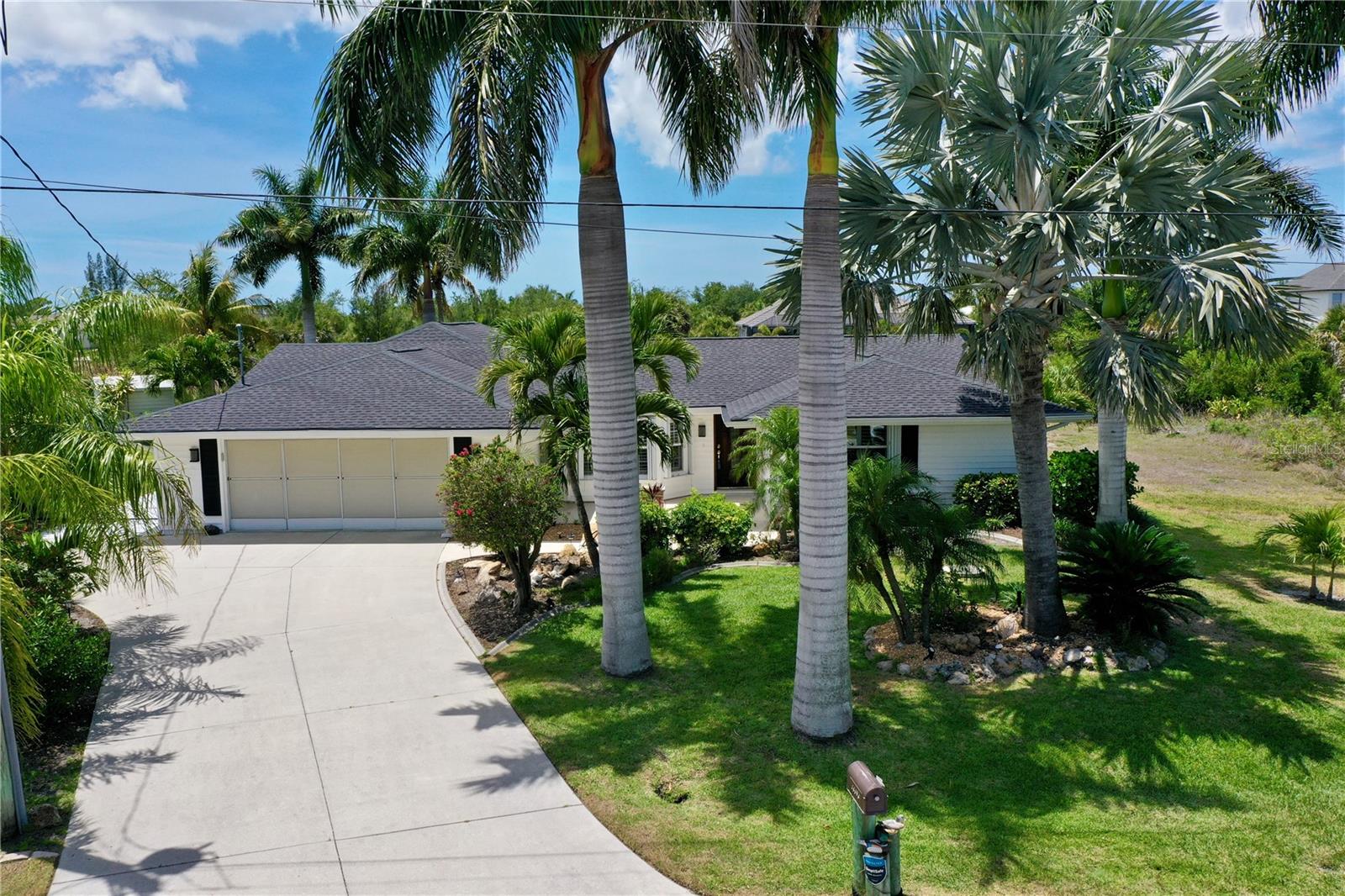 Single Family Residence in PORT CHARLOTTE, FL - Daniel Dourado