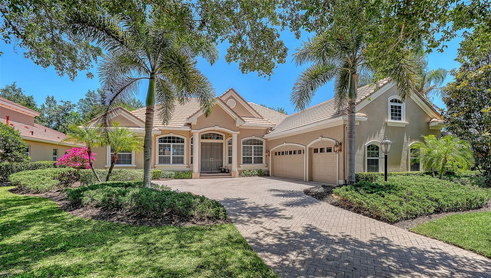 Single Family Residence in BRADENTON, FL - Daniel Dourado