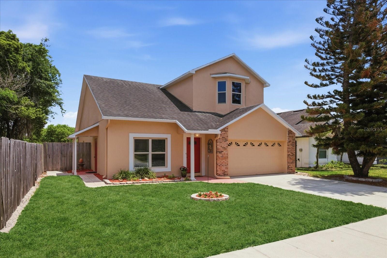 Single Family Residence in OVIEDO, FL - Daniel Dourado