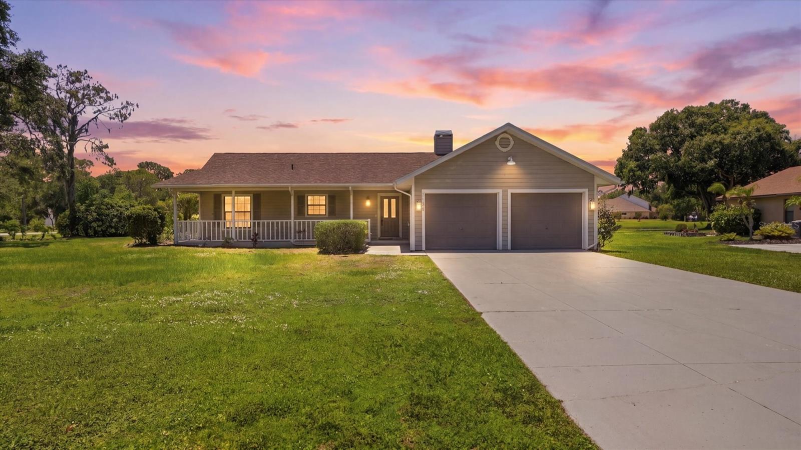 Single Family Residence in BRADENTON, FL - Daniel Dourado