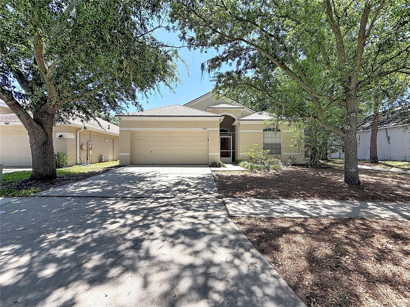 Single Family Residence in APOLLO BEACH, FL - Daniel Dourado