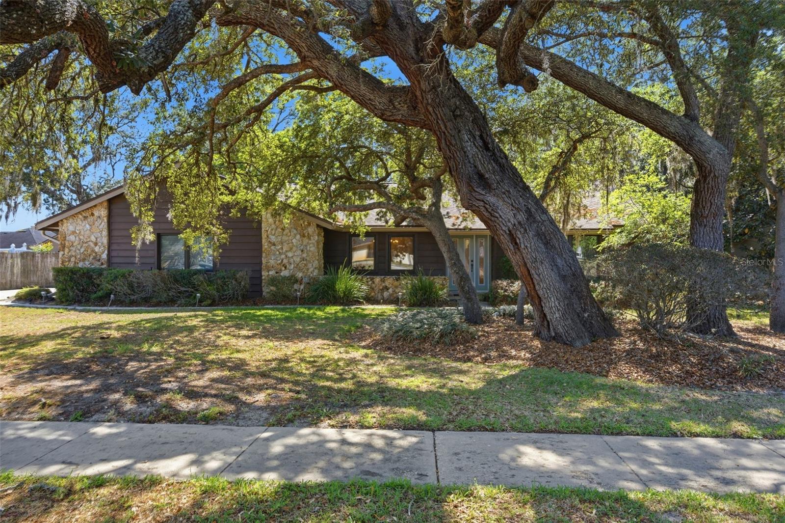 Single Family Residence in WINTER SPRINGS, FL - Daniel Dourado