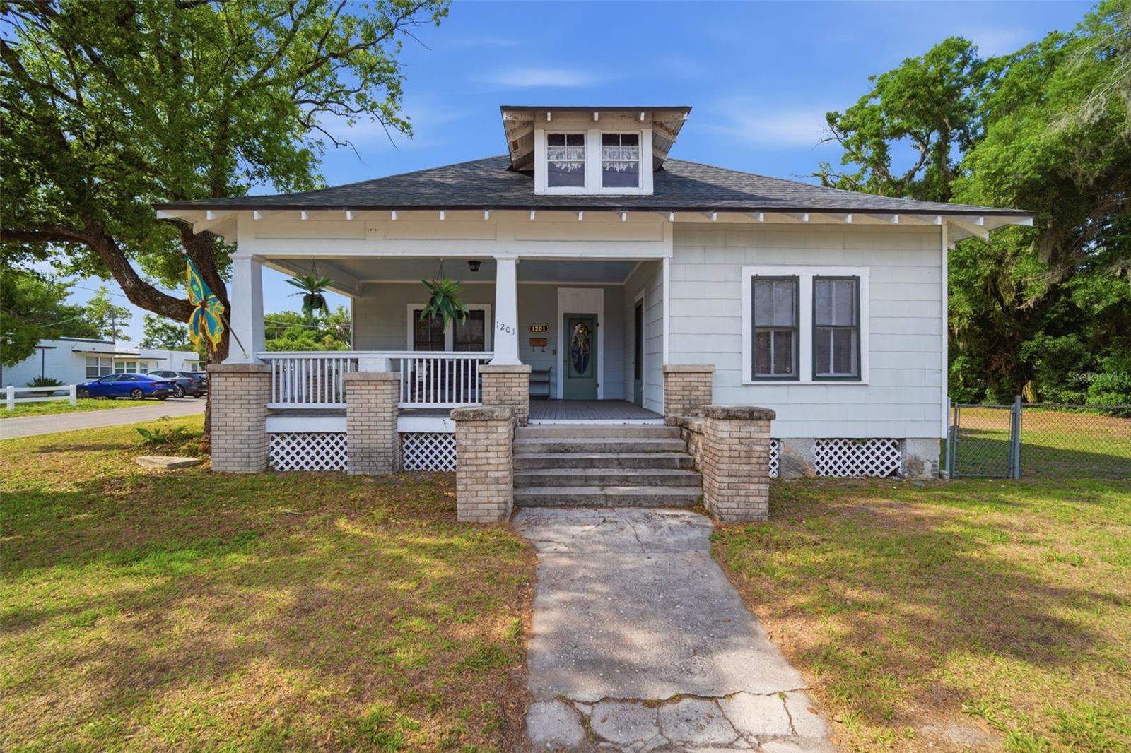 Single Family Residence in PLANT CITY, FL - Daniel Dourado