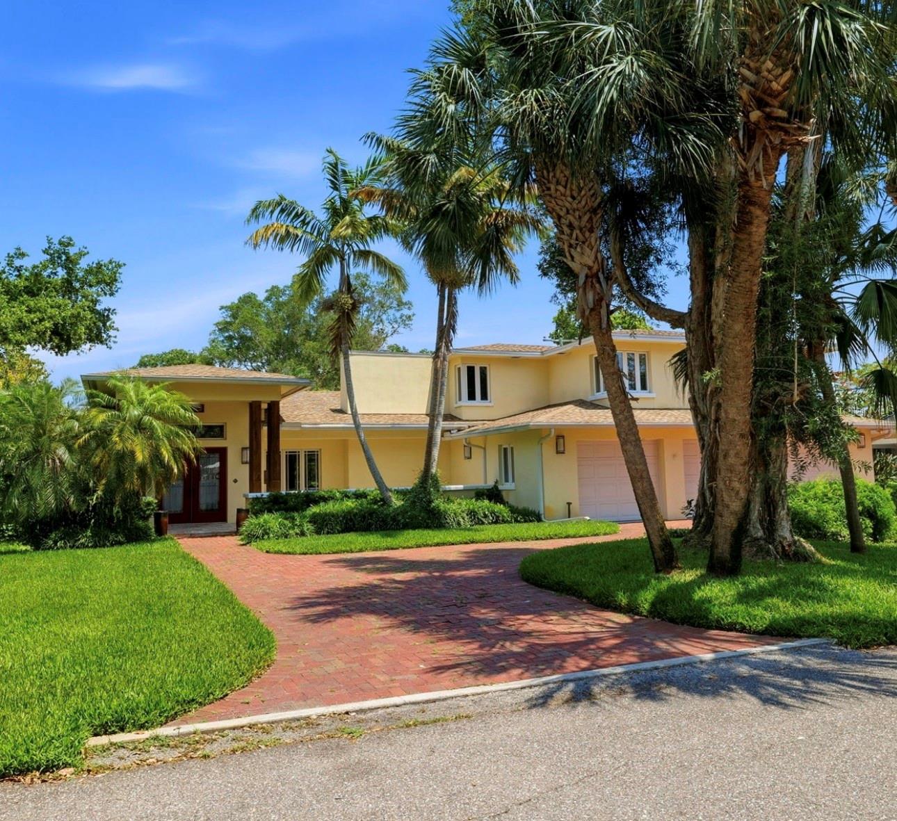 Single Family Residence em ST PETERSBURG, FL - Daniel Dourado