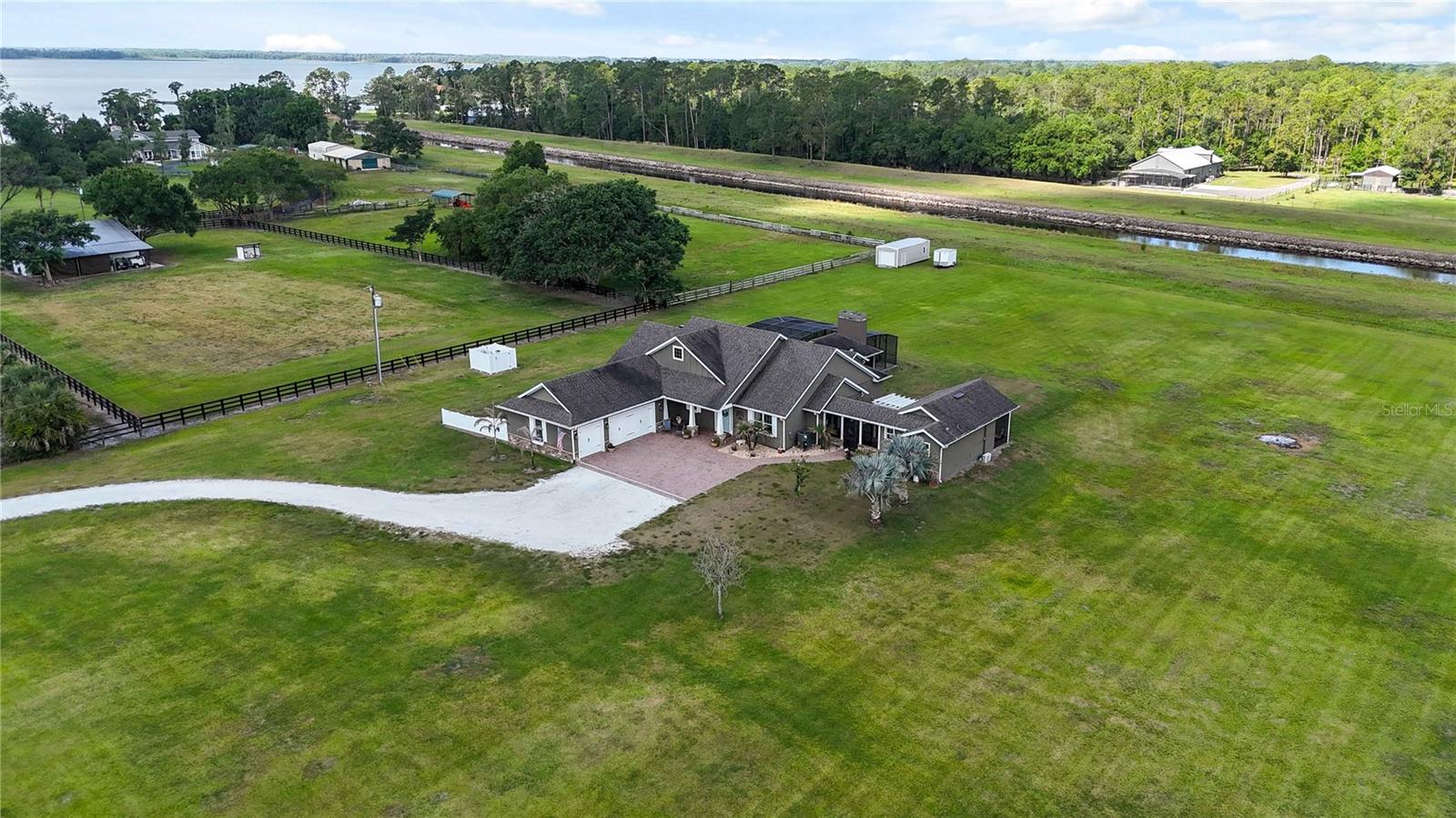 Single Family Residence in ST CLOUD, FL - Daniel Dourado