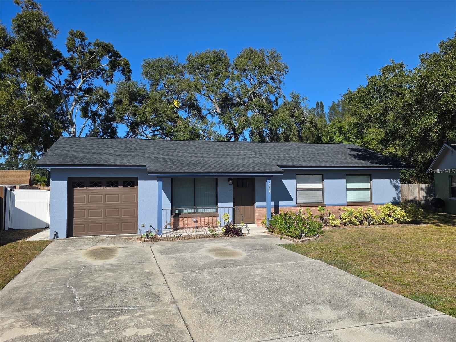 Single Family Residence in LARGO, FL - Daniel Dourado