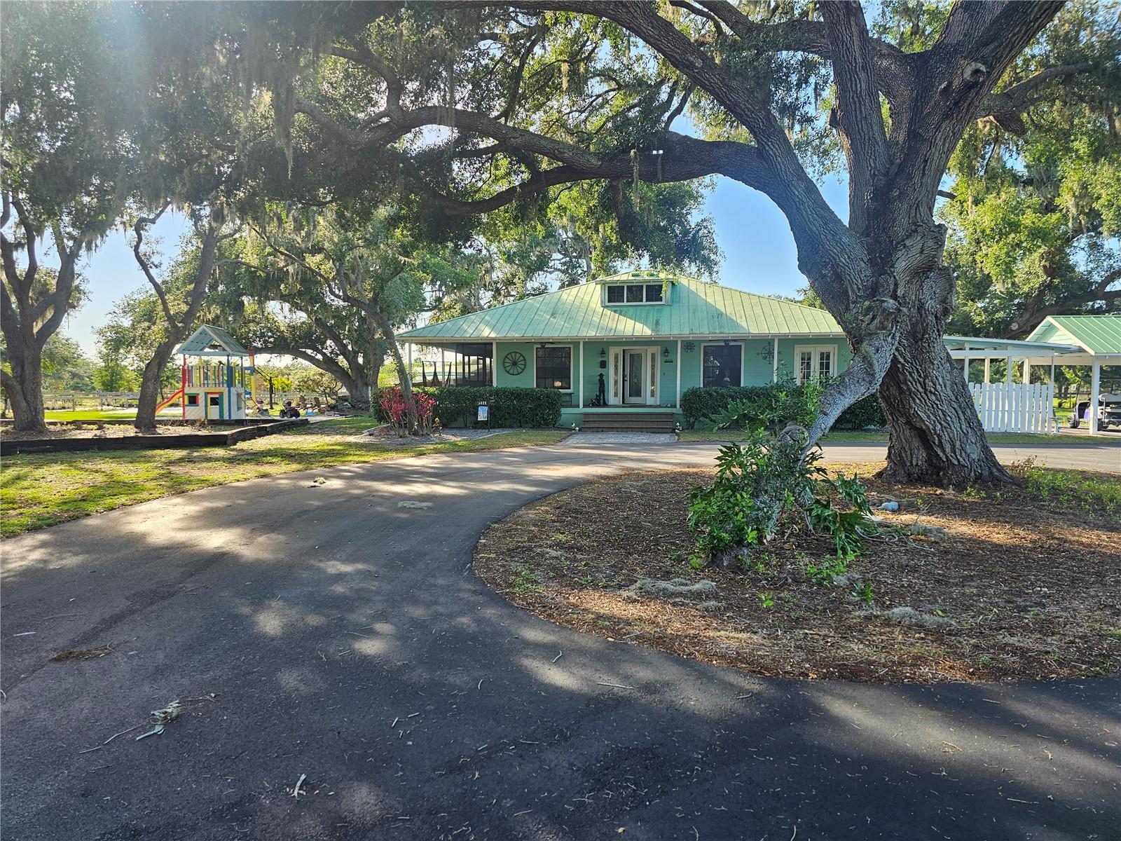 Single Family Residence in PARRISH, FL - Daniel Dourado