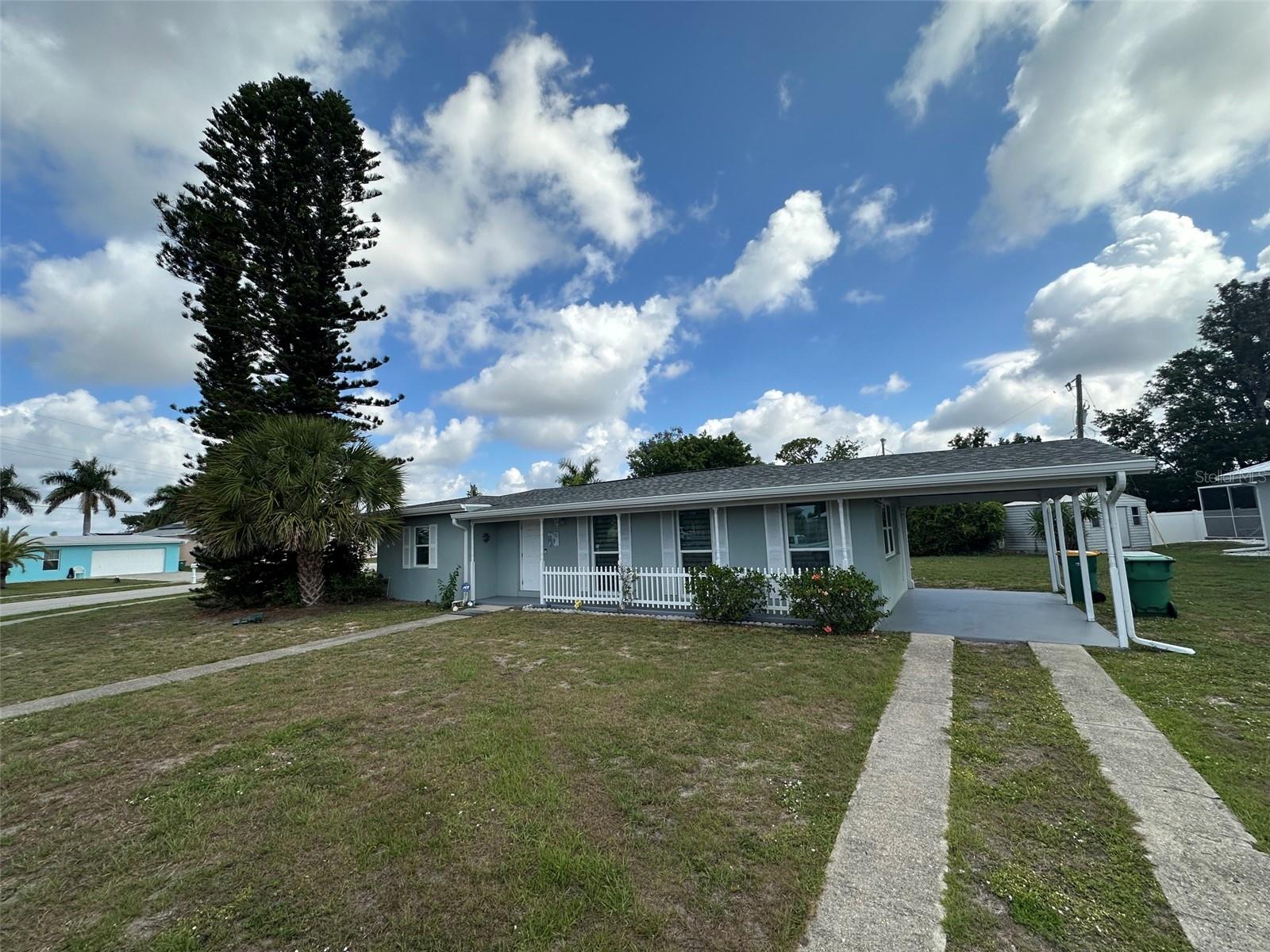 Single Family Residence in PORT CHARLOTTE, FL - Daniel Dourado