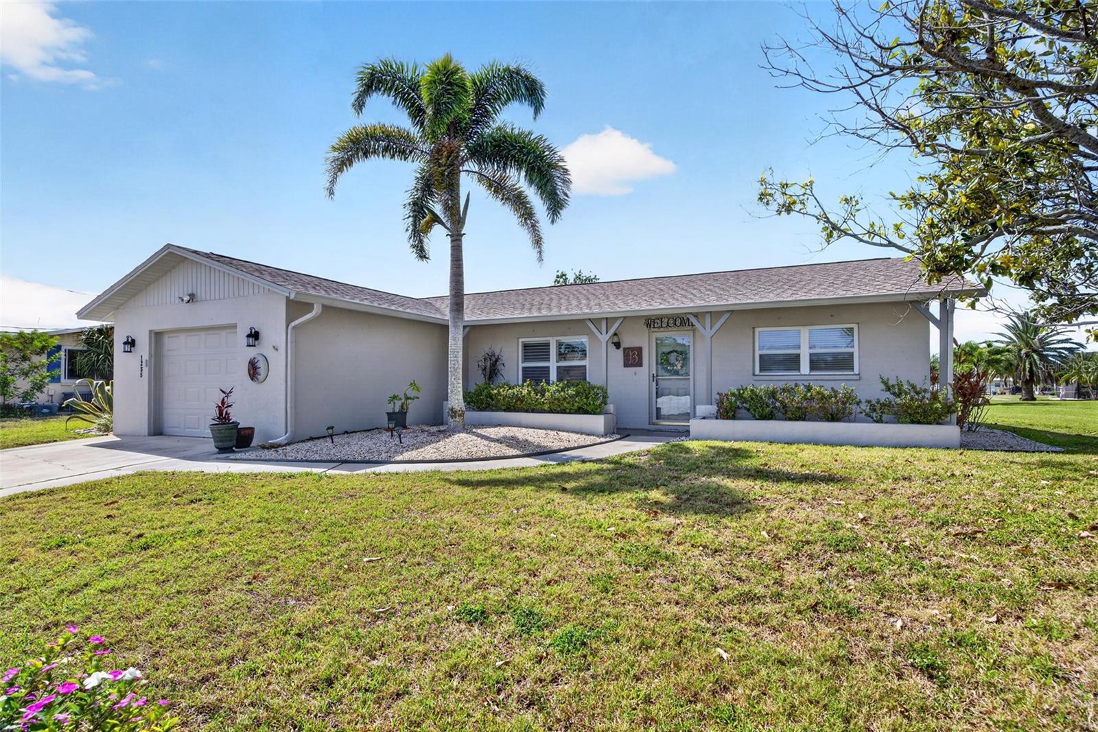 Single Family Residence in ENGLEWOOD, FL - Daniel Dourado