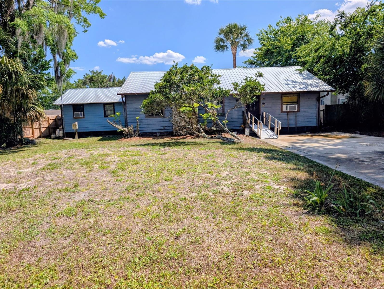 Single Family Residence in ASTOR, FL - Daniel Dourado