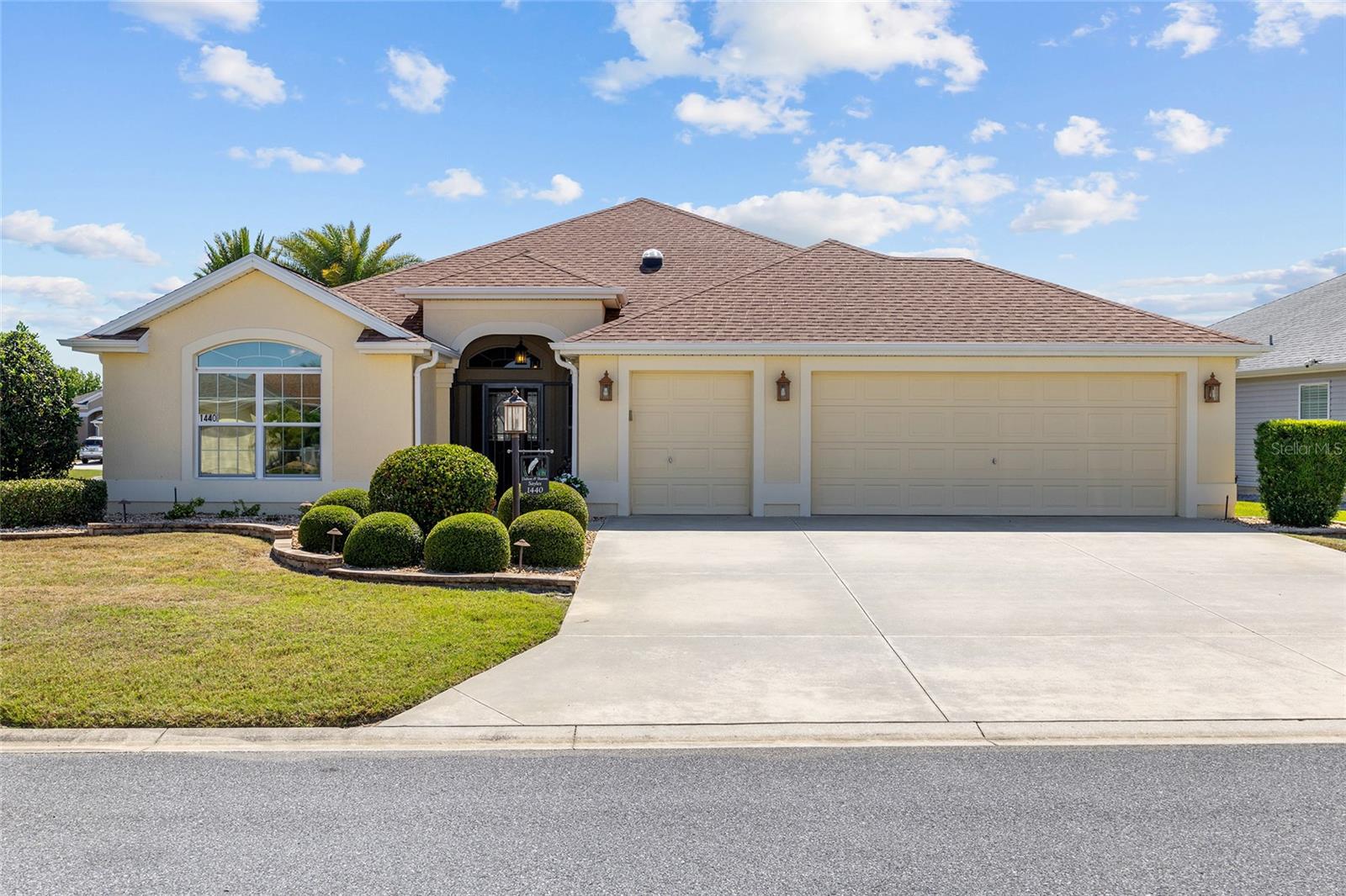 Single Family Residence in THE VILLAGES, FL - Daniel Dourado