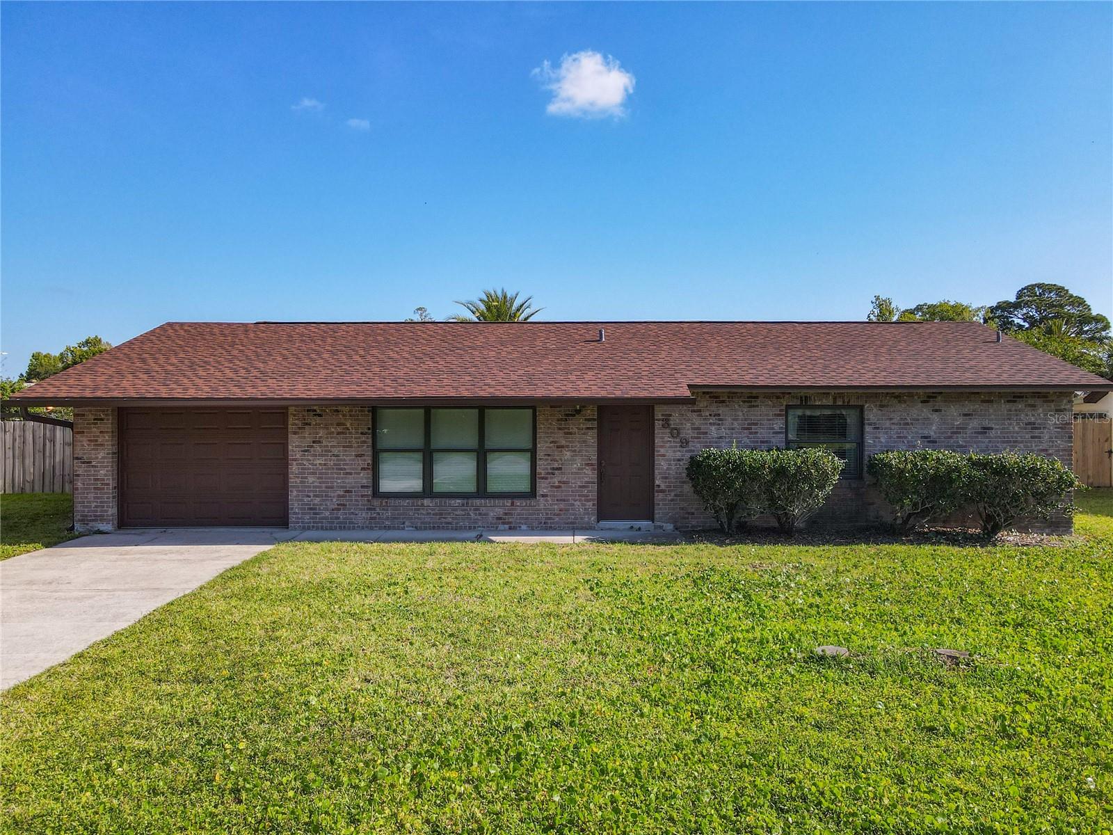 Single Family Residence in EDGEWATER, FL - Daniel Dourado