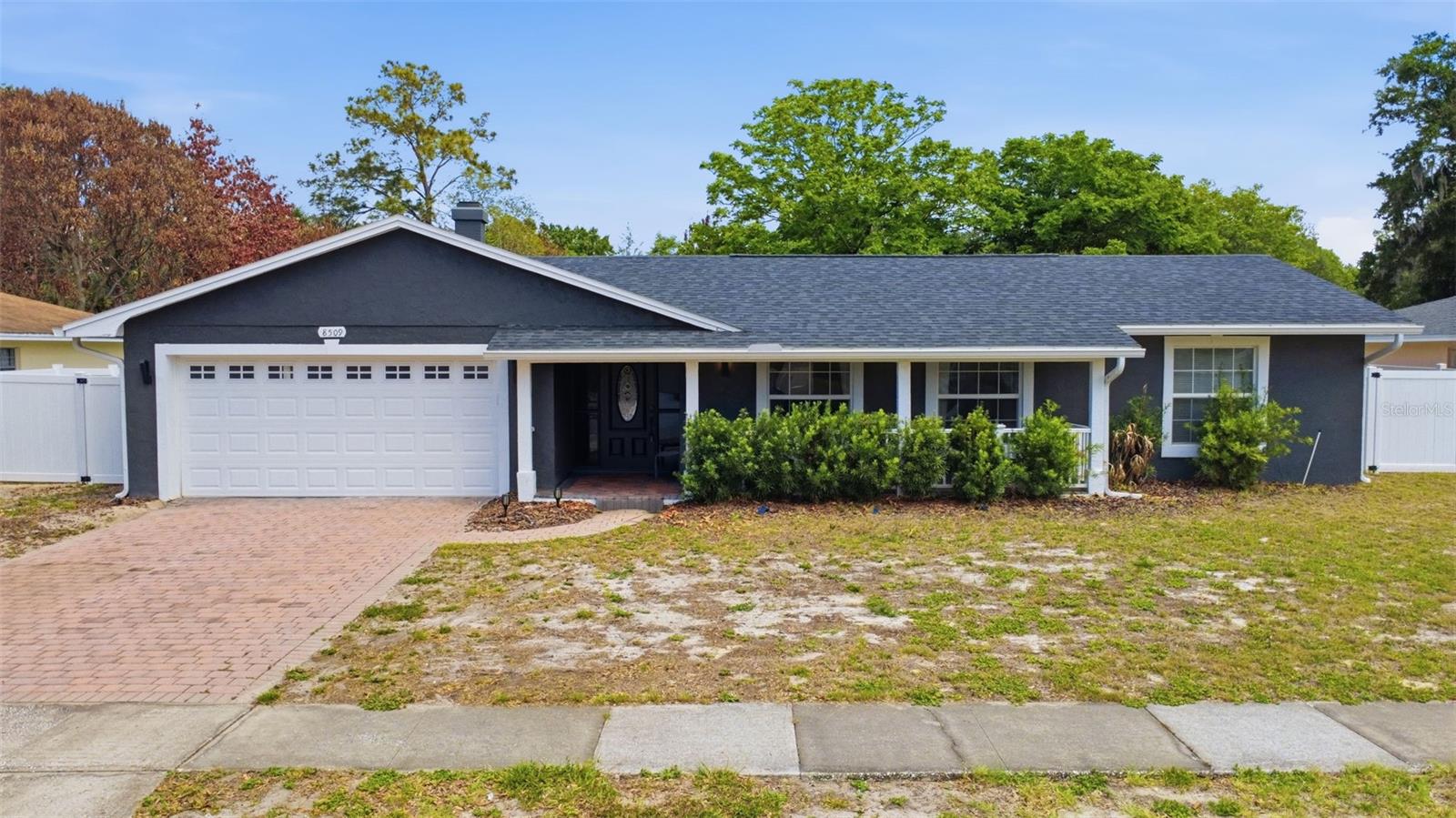 Single Family Residence in ORLANDO, FL - Daniel Dourado