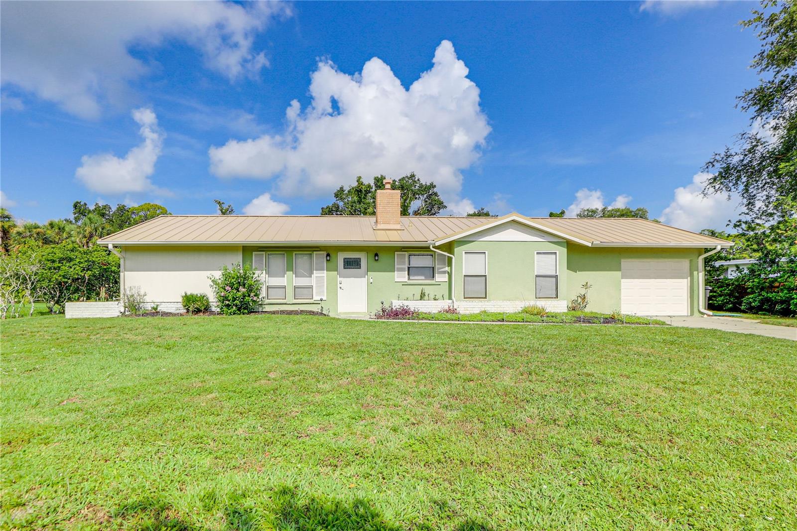 Single Family Residence in ENGLEWOOD, FL - Daniel Dourado