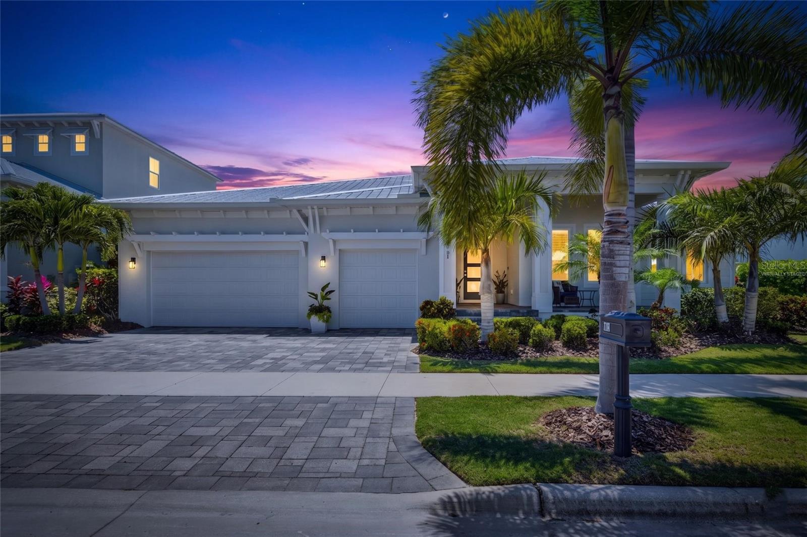 Single Family Residence in APOLLO BEACH, FL - Daniel Dourado