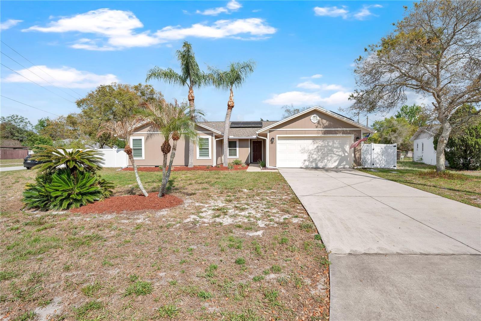Single Family Residence in DELTONA, FL - Daniel Dourado