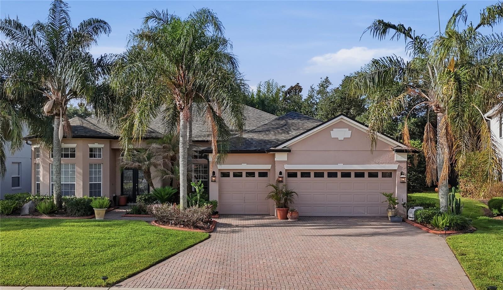 Single Family Residence in ORLANDO, FL - Daniel Dourado