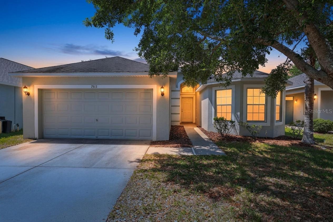 Single Family Residence in RUSKIN, FL - Daniel Dourado