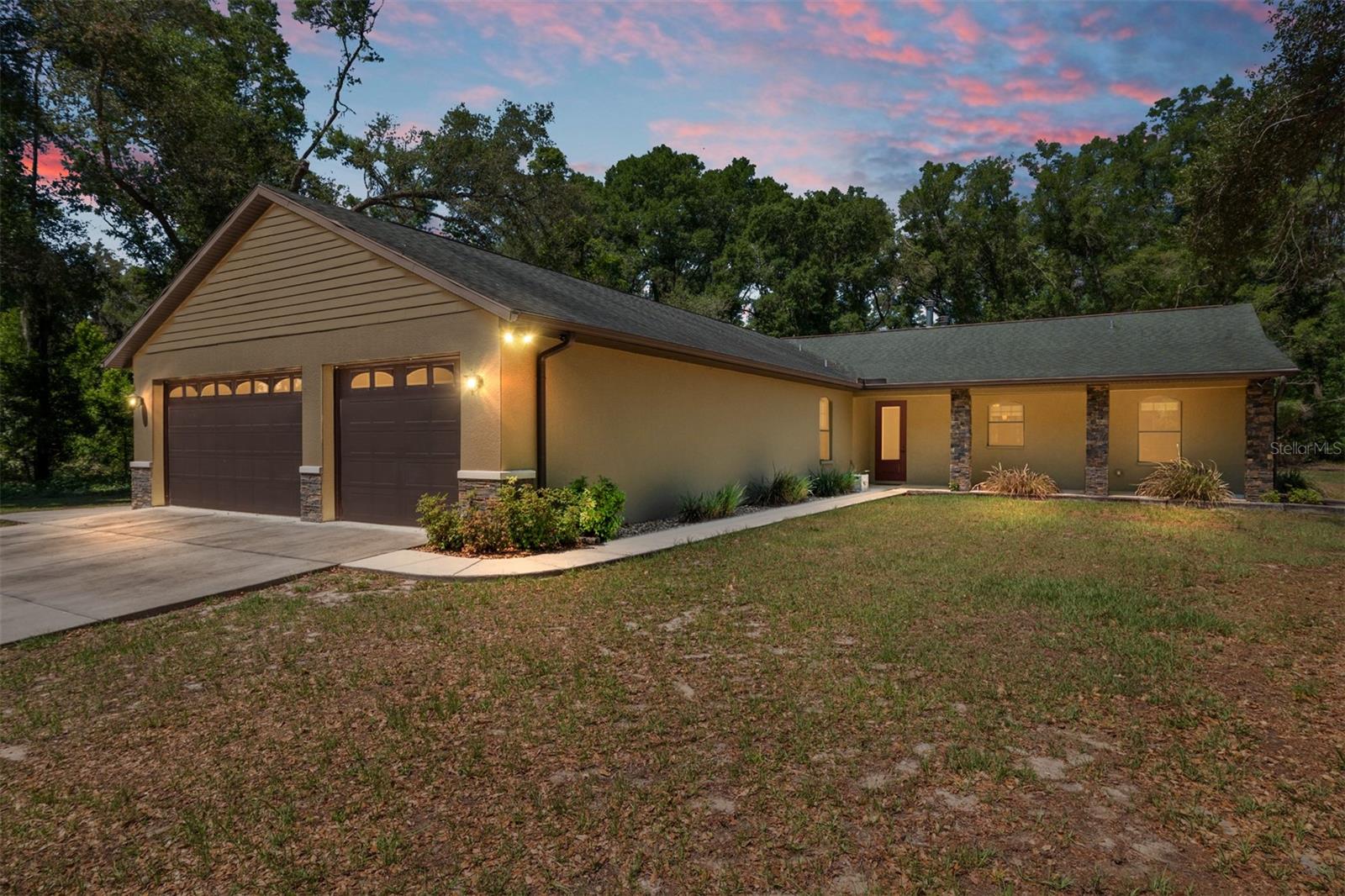 Single Family Residence in CHIEFLAND, FL - Daniel Dourado