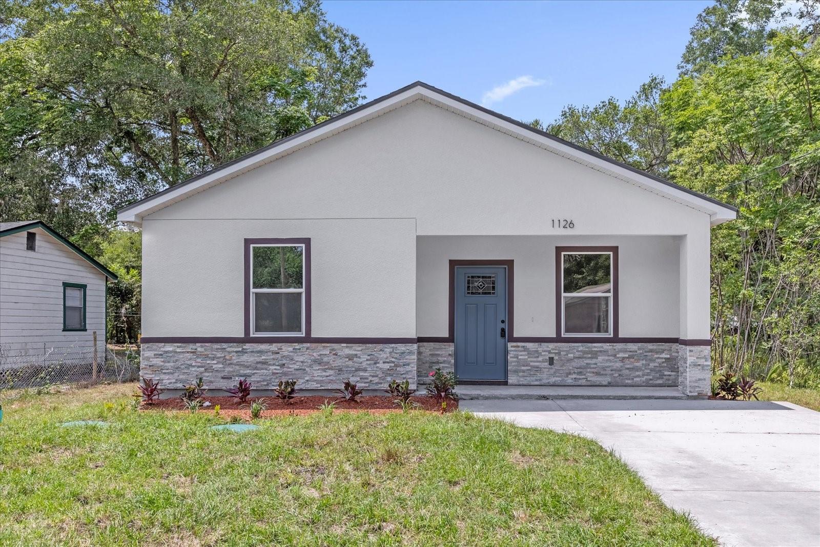 Single Family Residence in DELAND, FL - Daniel Dourado