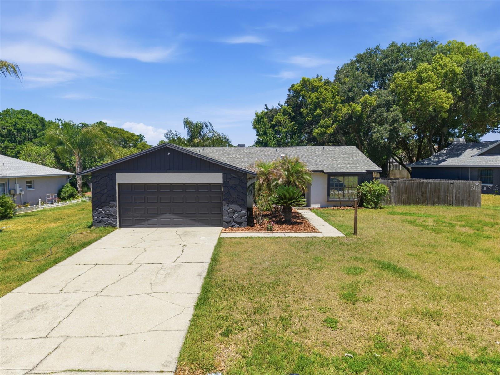 Single Family Residence in LAND O LAKES, FL - Daniel Dourado