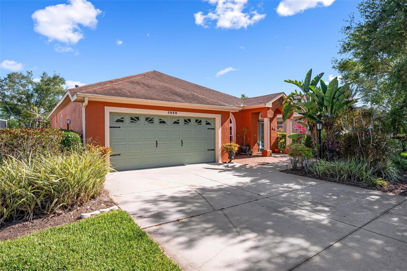 Single Family Residence in BRADENTON, FL - Daniel Dourado