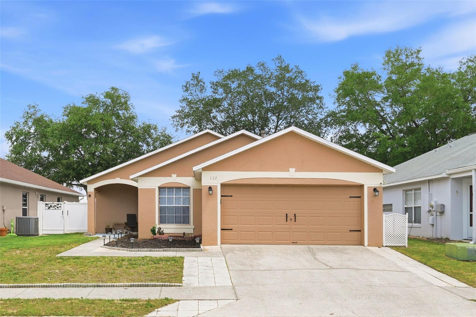 Single Family Residence in DAVENPORT, FL - Daniel Dourado