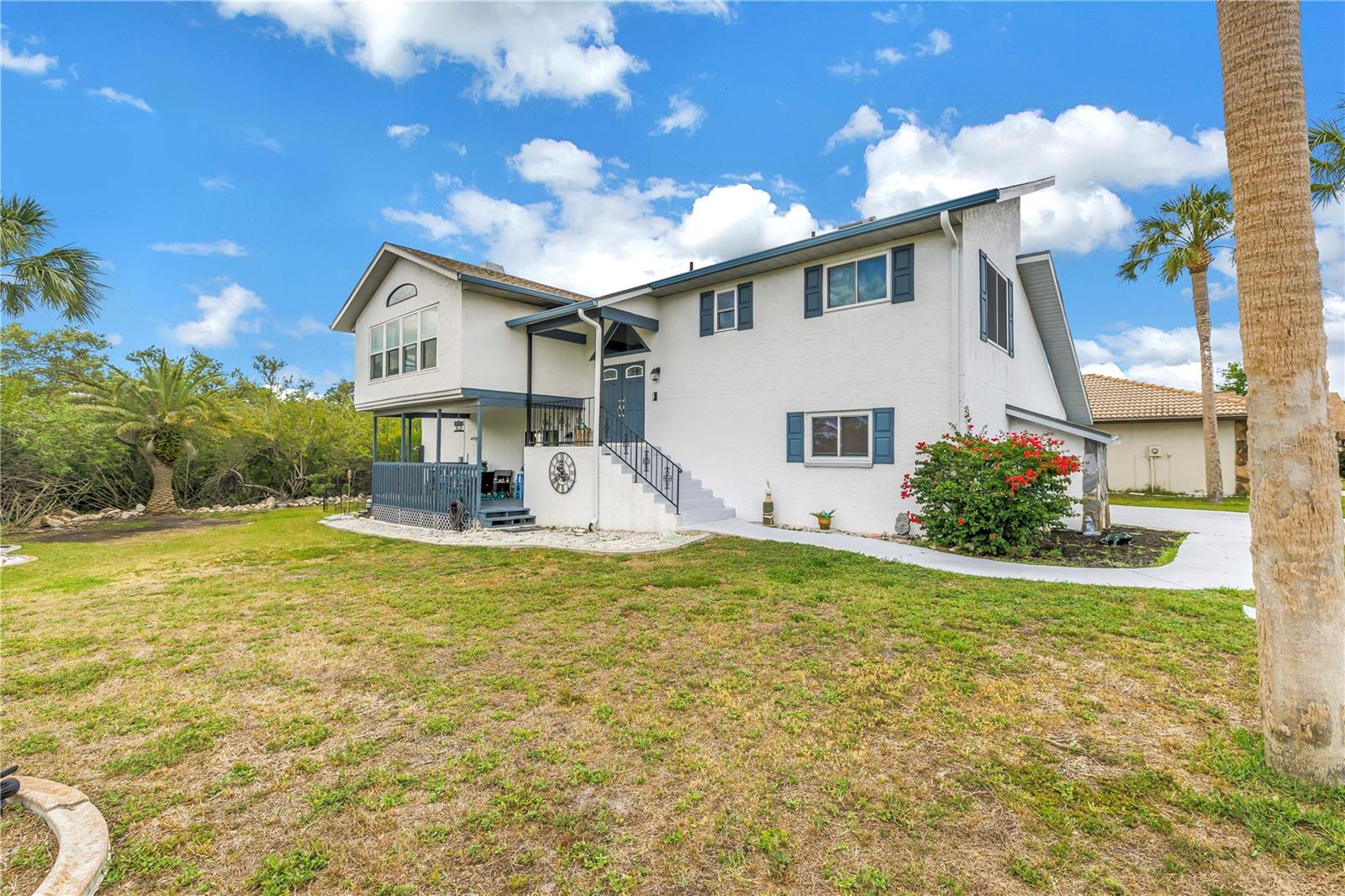 Single Family Residence in NEW PORT RICHEY, FL - Daniel Dourado