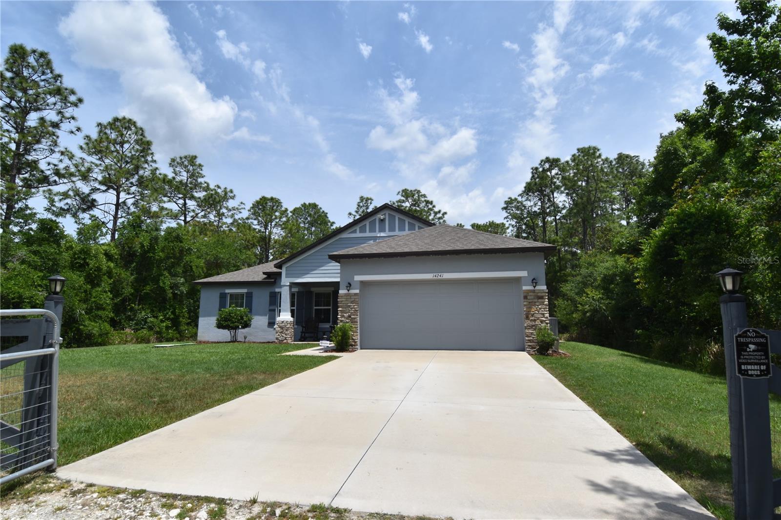 Single Family Residence in WEEKI WACHEE, FL - Daniel Dourado