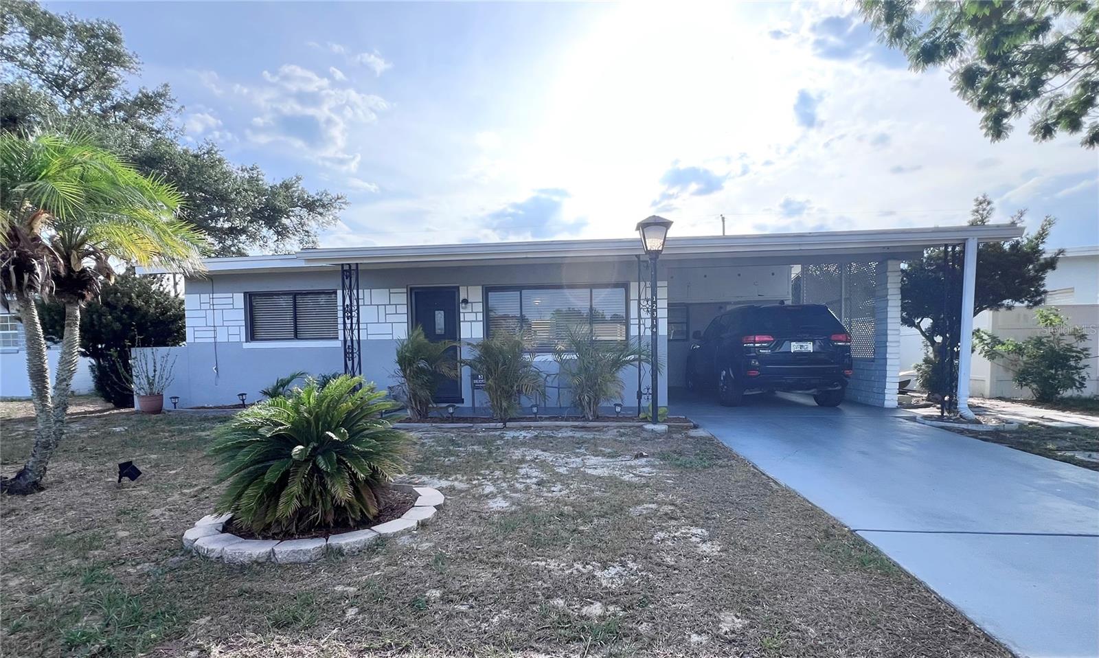 Single Family Residence in LARGO, FL - Daniel Dourado