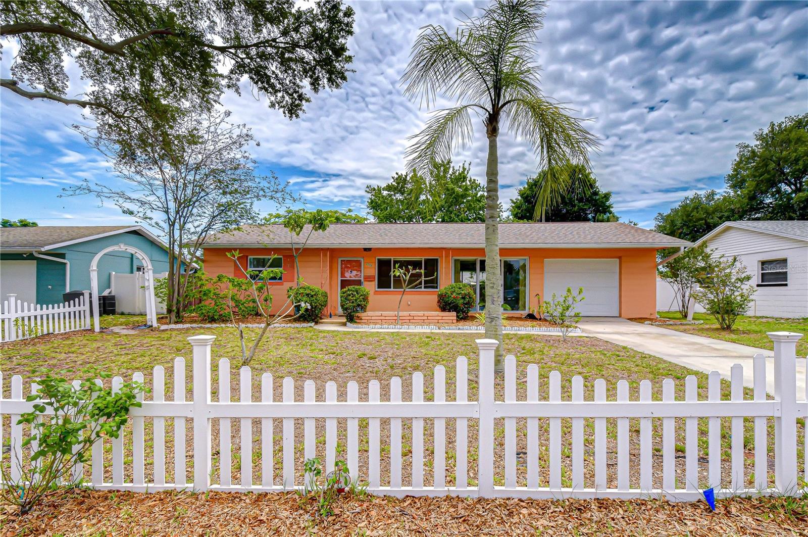 Single Family Residence em ST PETERSBURG, FL - Daniel Dourado