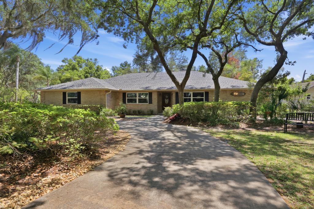 Single Family Residence in DELAND, FL - Daniel Dourado