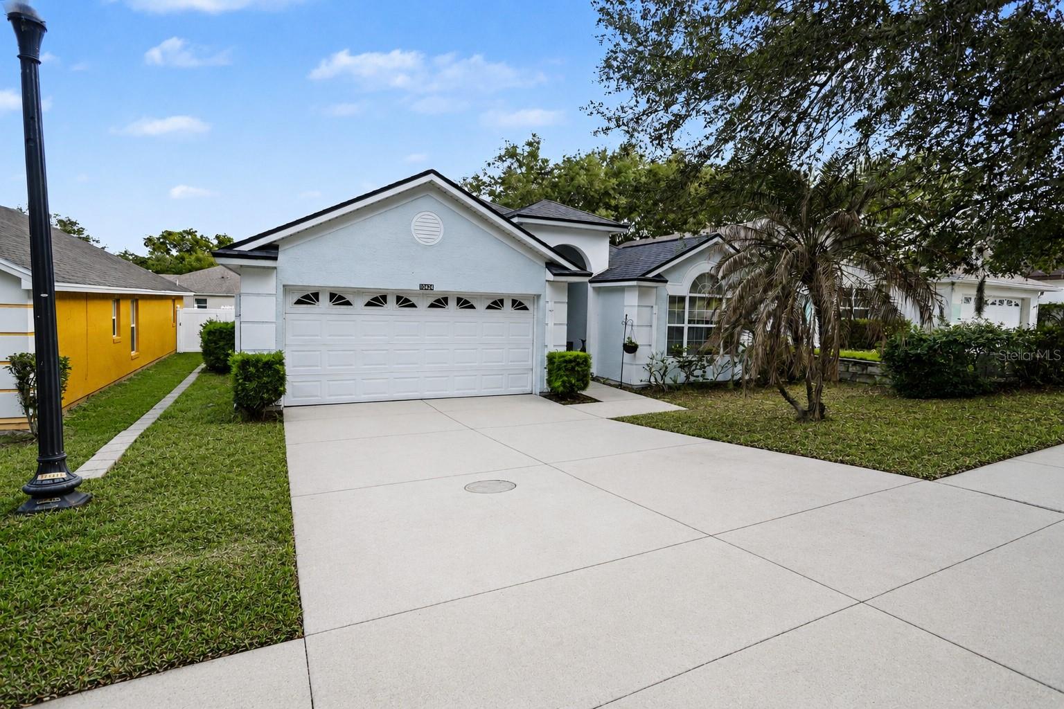 Single Family Residence in LEESBURG, FL - Daniel Dourado