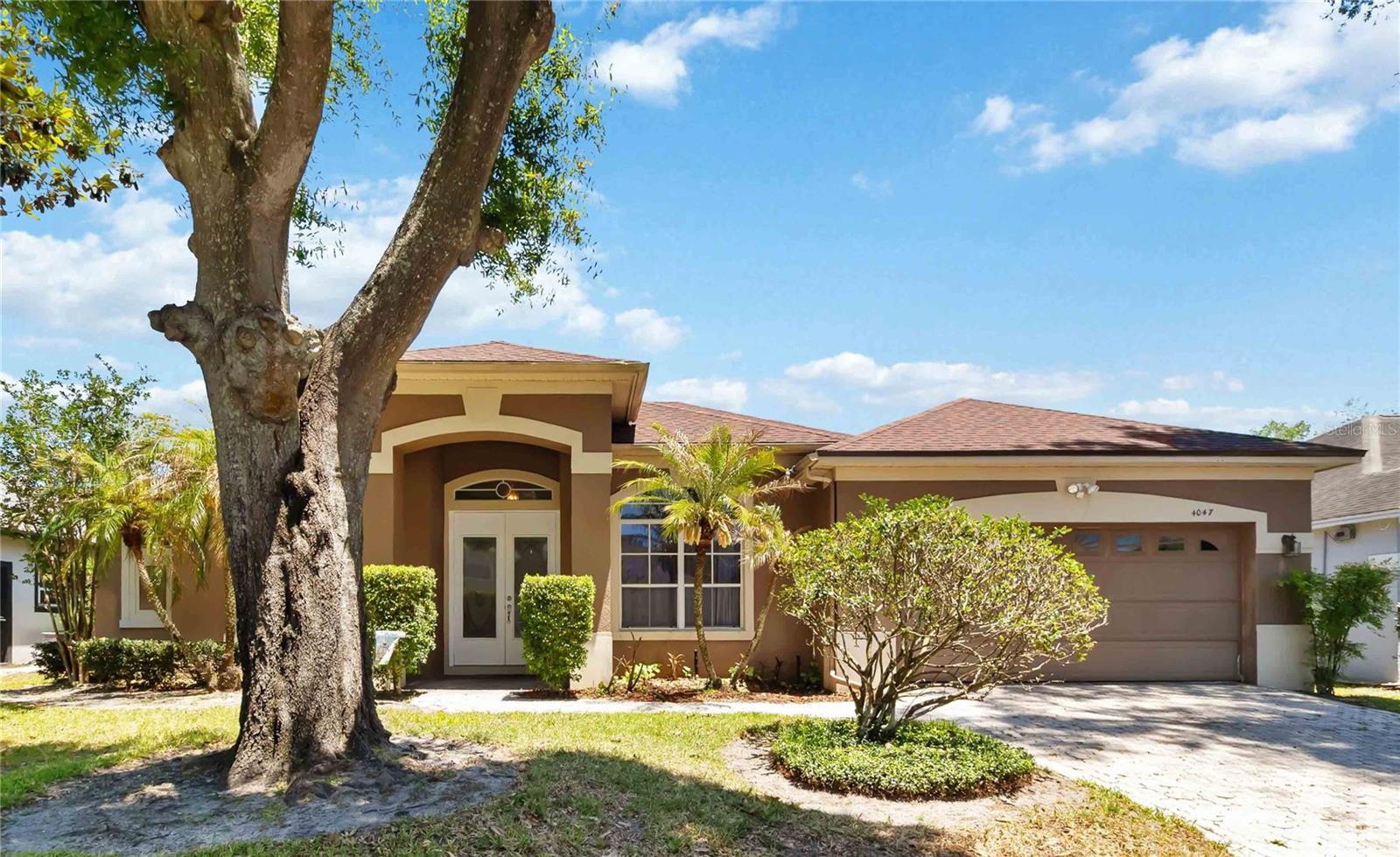 Single Family Residence in ORLANDO, FL - Daniel Dourado