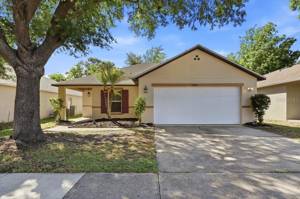 Single Family Residence in ORLANDO, FL - Daniel Dourado
