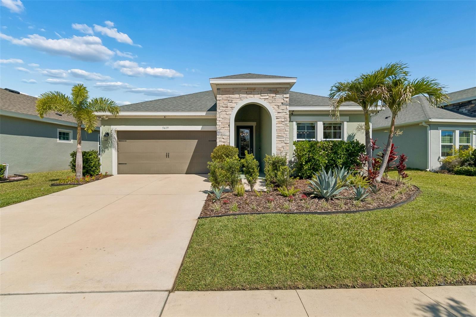 Single Family Residence in APOLLO BEACH, FL - Daniel Dourado