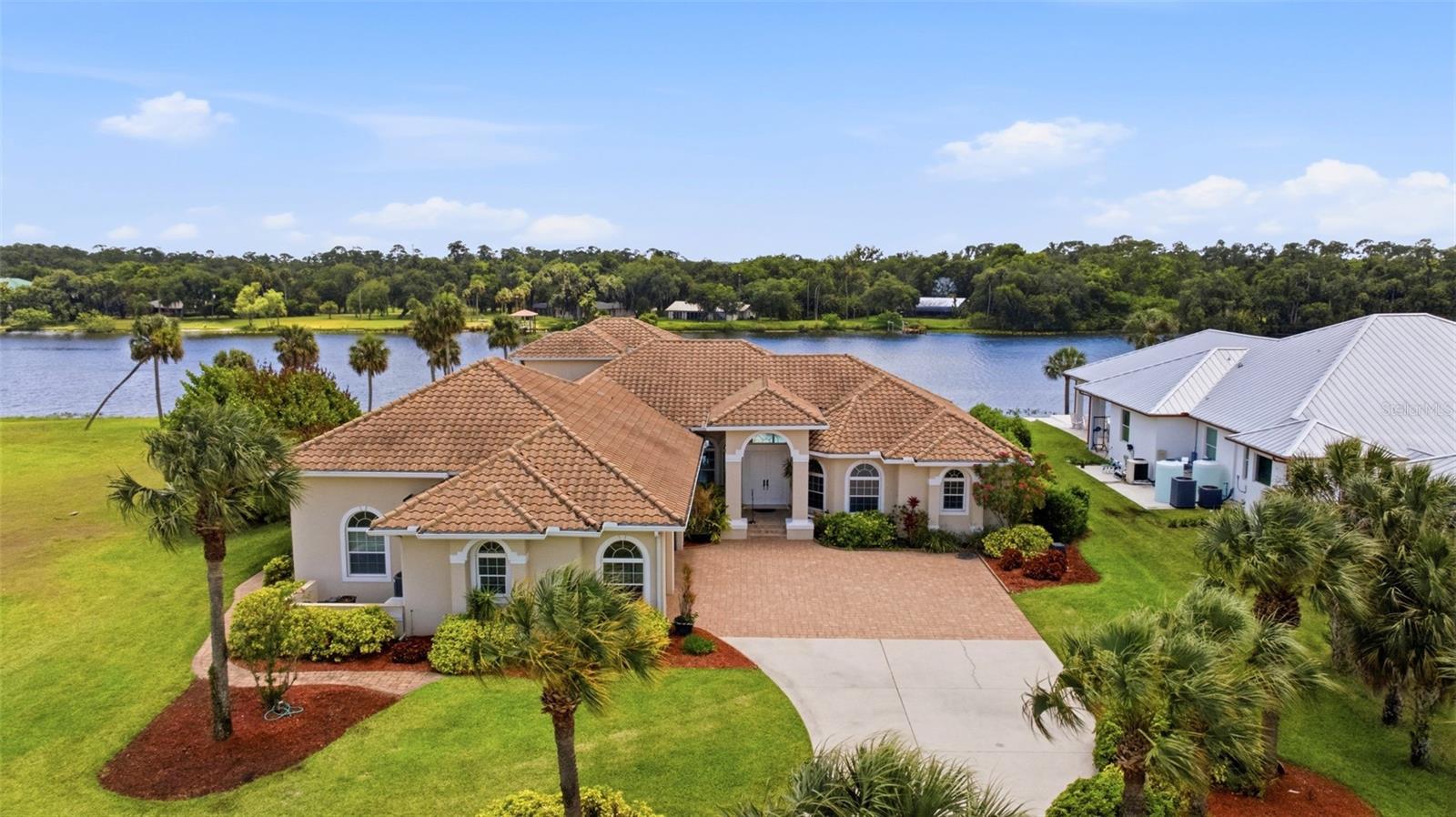 Single Family Residence in LABELLE, FL - Daniel Dourado