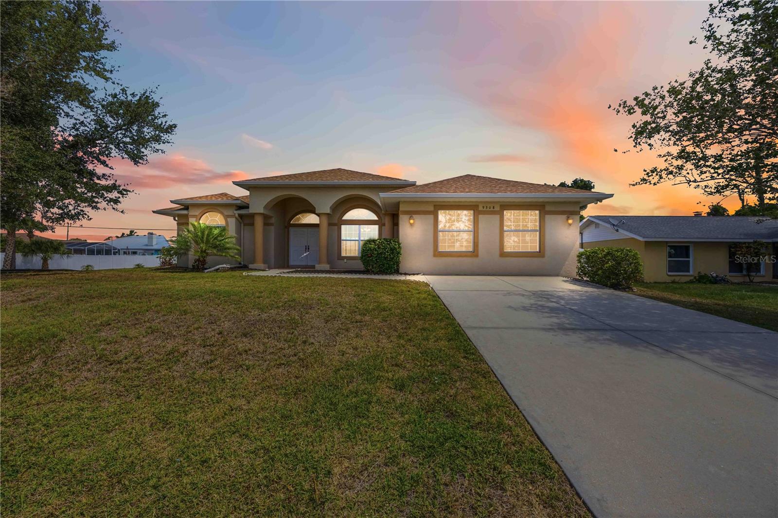 Single Family Residence in ENGLEWOOD, FL - Daniel Dourado
