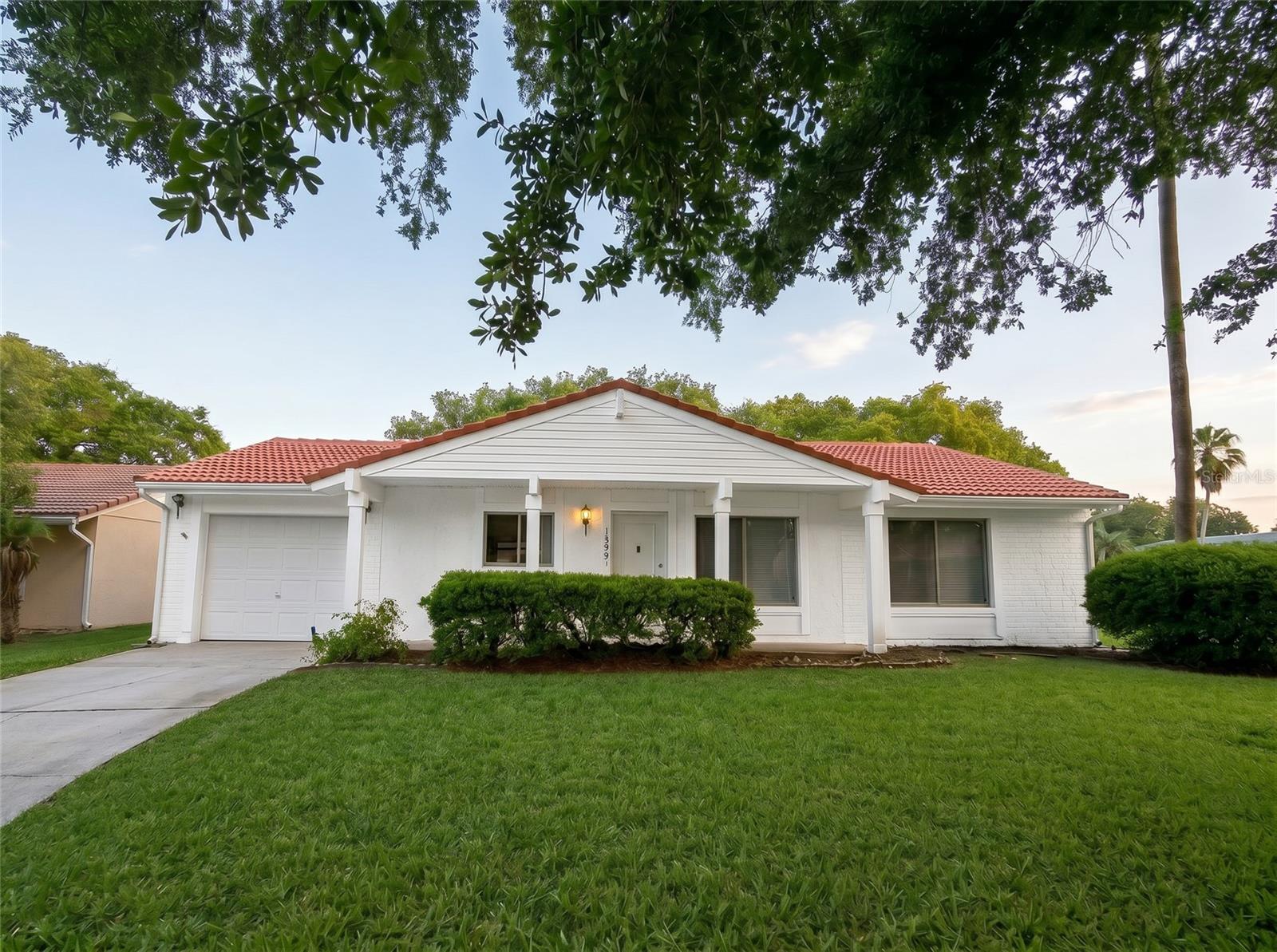 Single Family Residence in ORLANDO, FL - Daniel Dourado