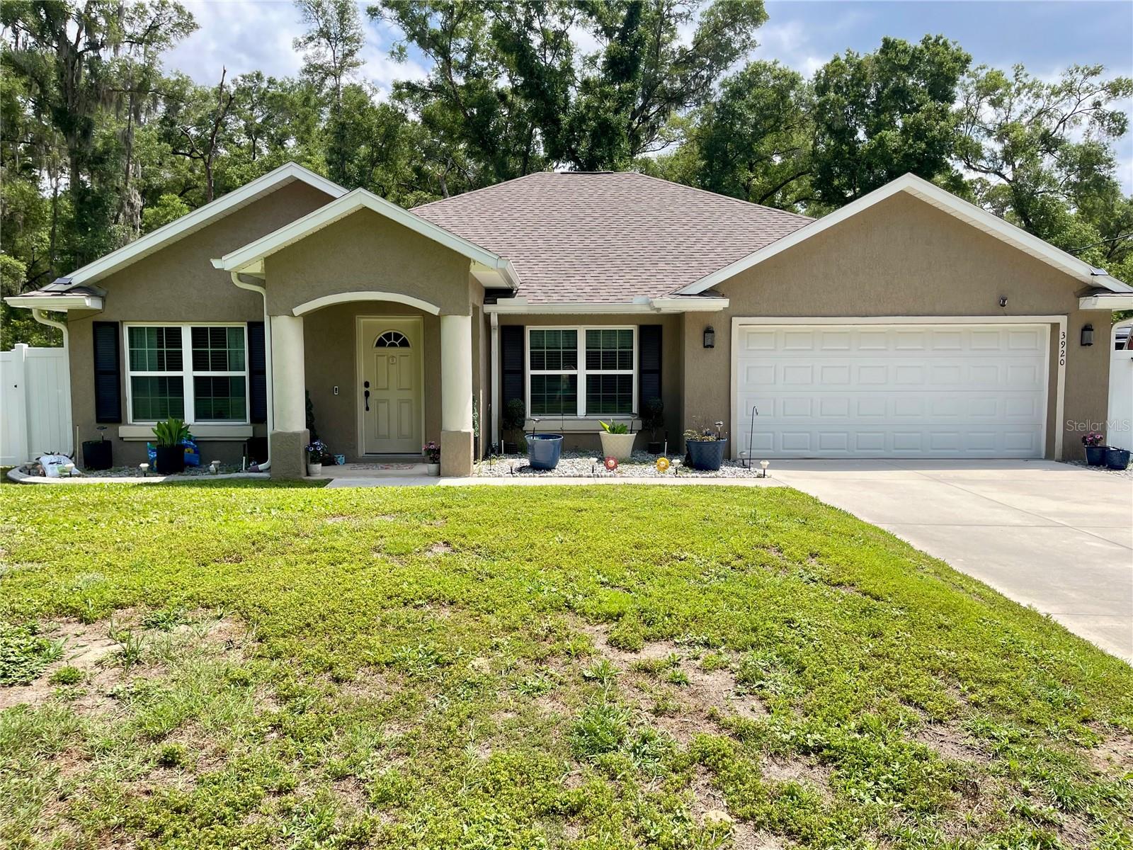 Single Family Residence in SUMMERFIELD, FL - Daniel Dourado
