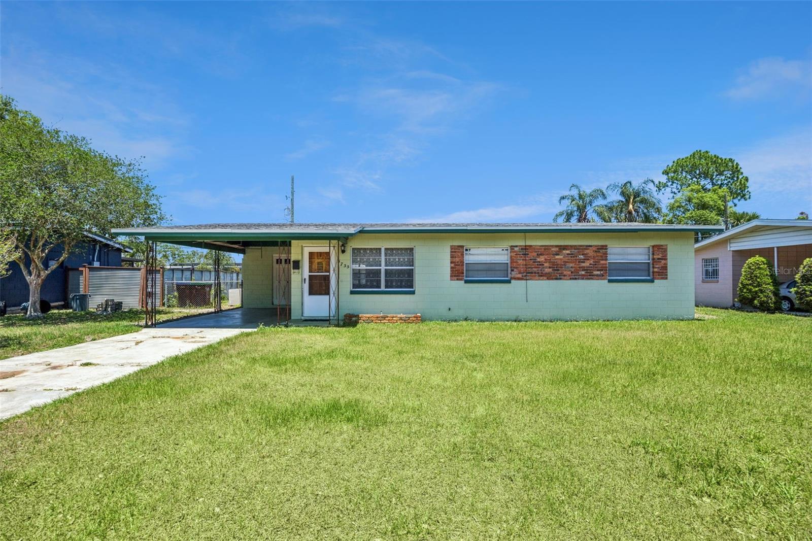 Single Family Residence in ORLANDO, FL - Daniel Dourado