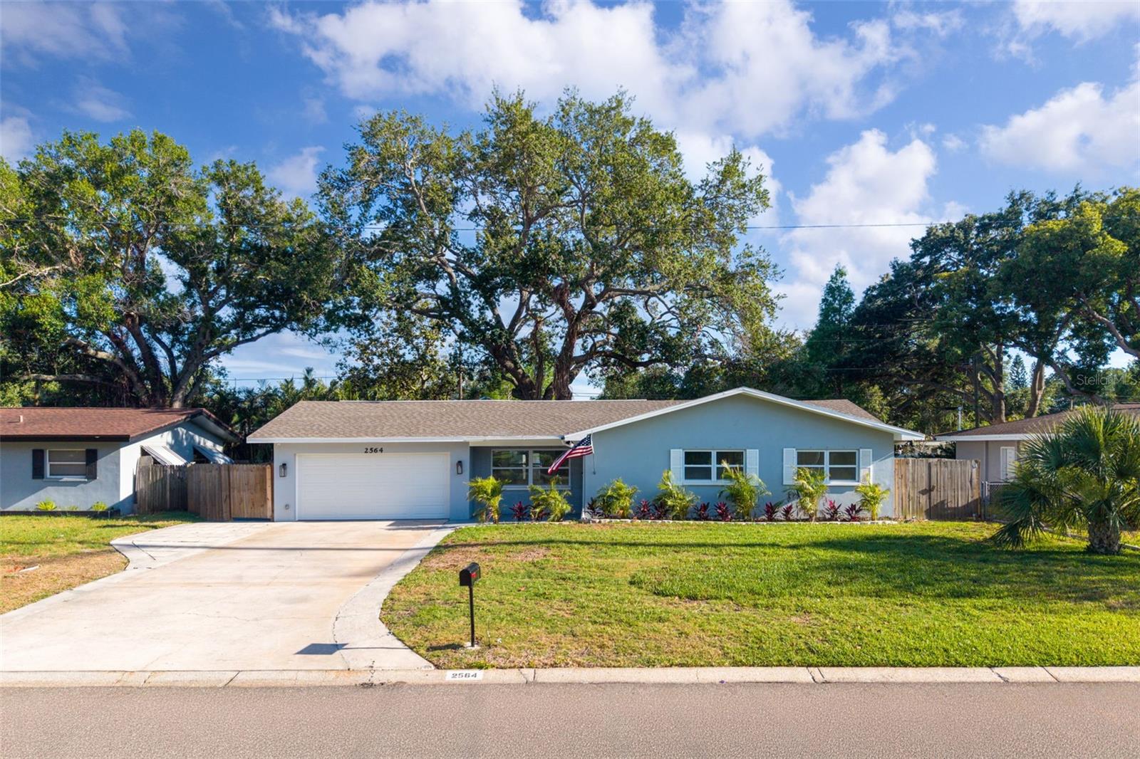 Single Family Residence in LARGO, FL - Daniel Dourado