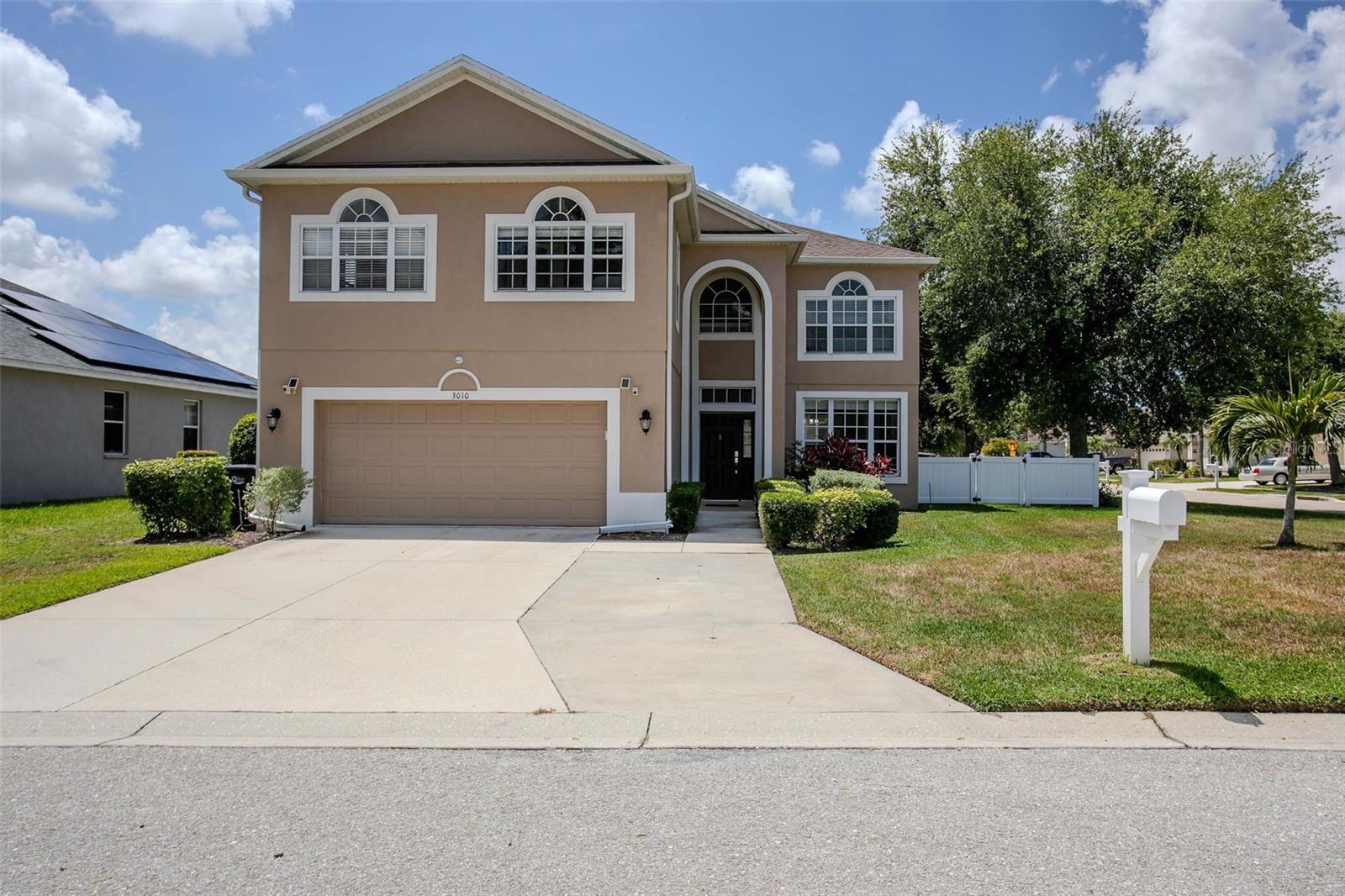 Single Family Residence in BRADENTON, FL - Daniel Dourado