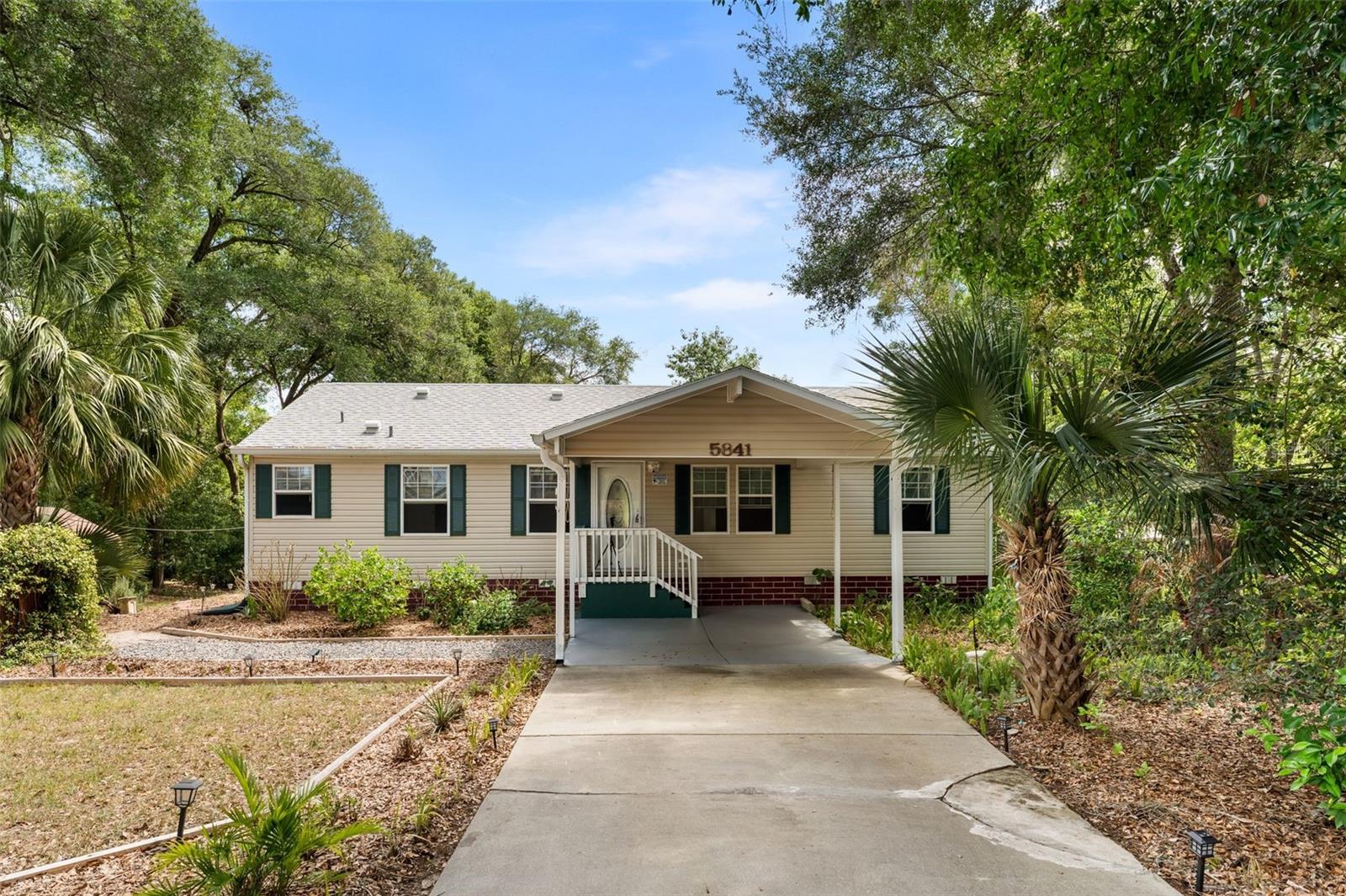 Modular Home in OCKLAWAHA, FL - Daniel Dourado