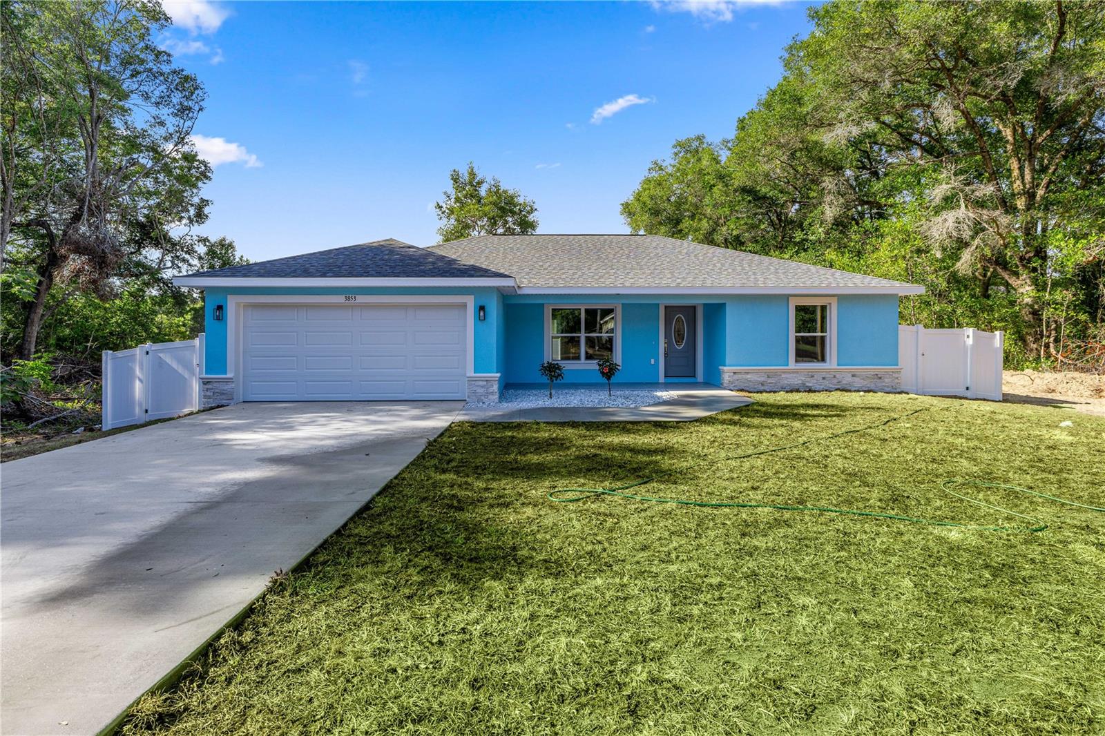Single Family Residence in SUMMERFIELD, FL - Daniel Dourado