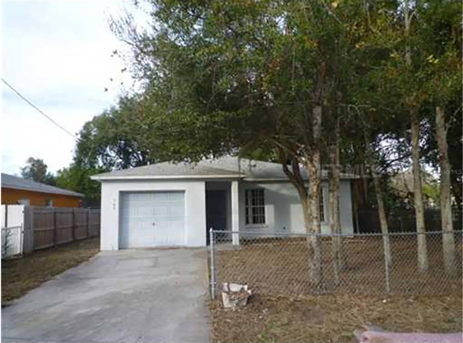 Single Family Residence in BRADENTON, FL - Daniel Dourado